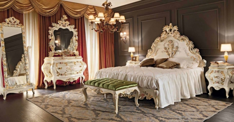 chambre-style-baroque-mobilier-bois-blanc-dorures-lambris-mural-gris-foncé
