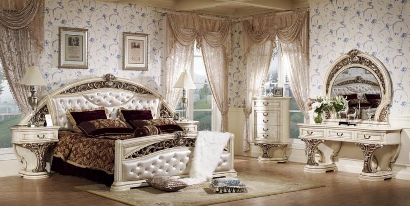 chambre-style-baroque-papiers-peints-blancs-motifs-bleu-mobilier-assirti