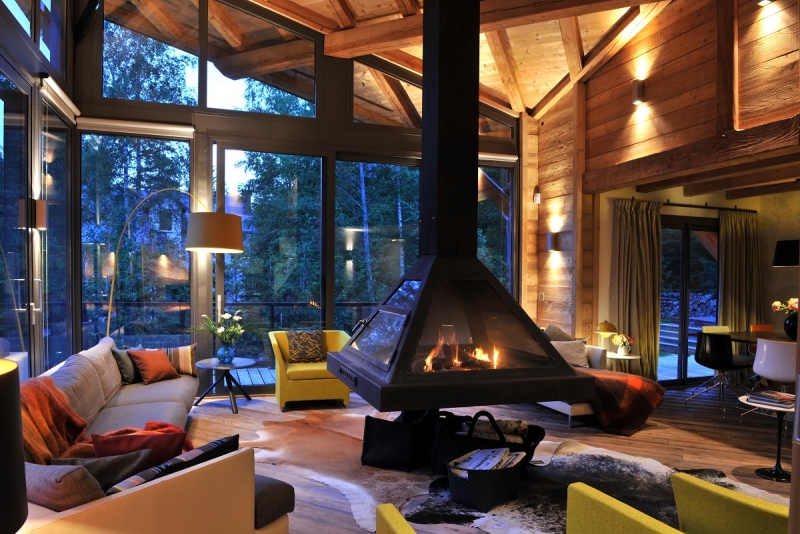 cheminée-bois-central-design-moderne-foyer-fermé