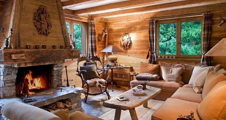 cheminée-bois-pierres-naturelles-décor-bois-massif