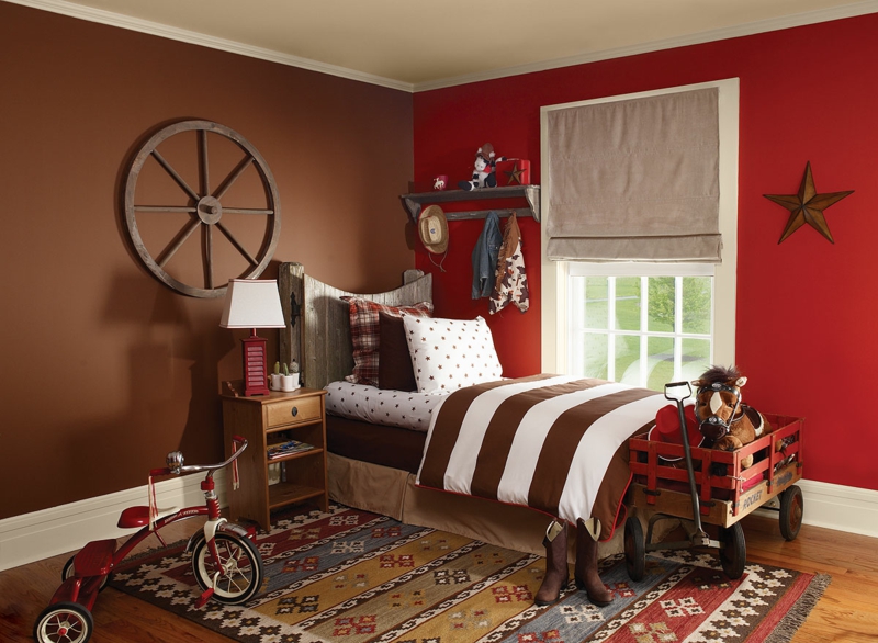couleurs-feng-shui-murs-rouge-marron-tapis-multiclores-motifs-ethniques