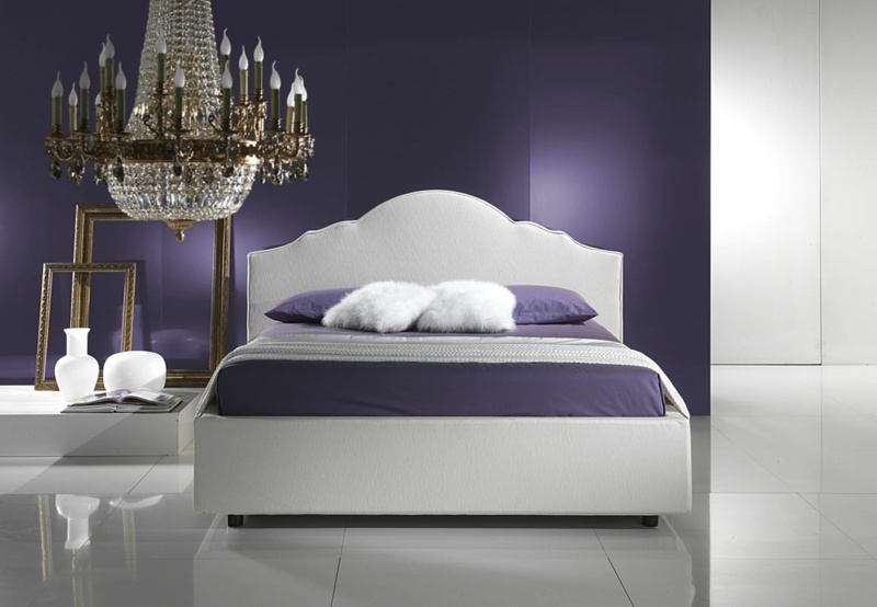 couleurs-feng-shui-murs-violet-lit-blanc-literie-assortie