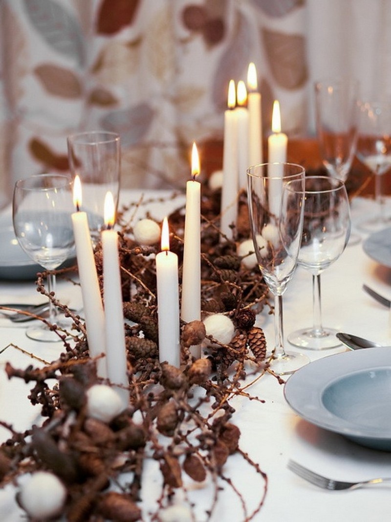 deco-mariage-hiver-centre-table-pommes-pin-chandelles-blanches-boules-coton