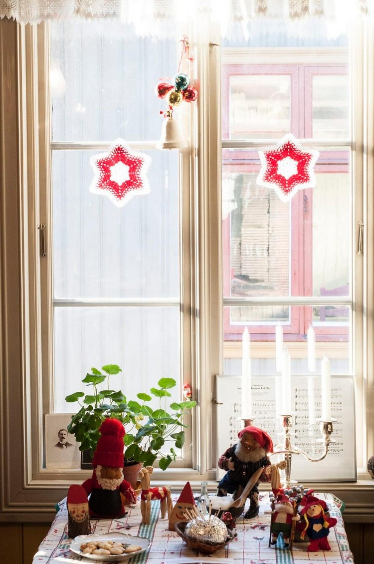 déco-Noël-faire-soi-même-accrocher-fenêtre-stickers-étoiles