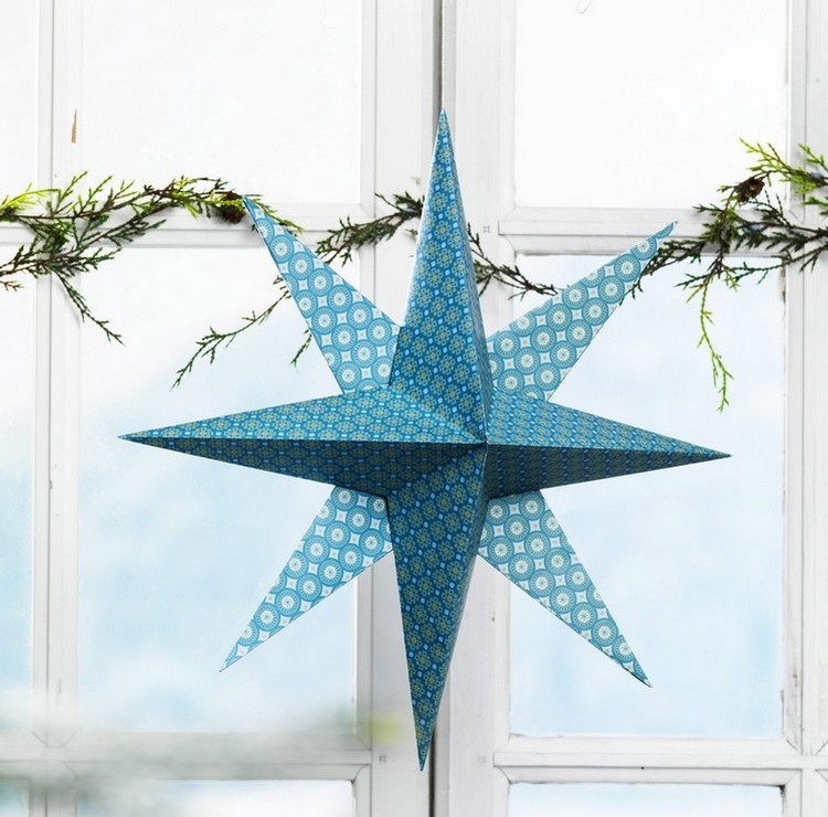 déco-Noël-faire-soi-même-accrocher-fenêtre-étoile-bleue-motifs