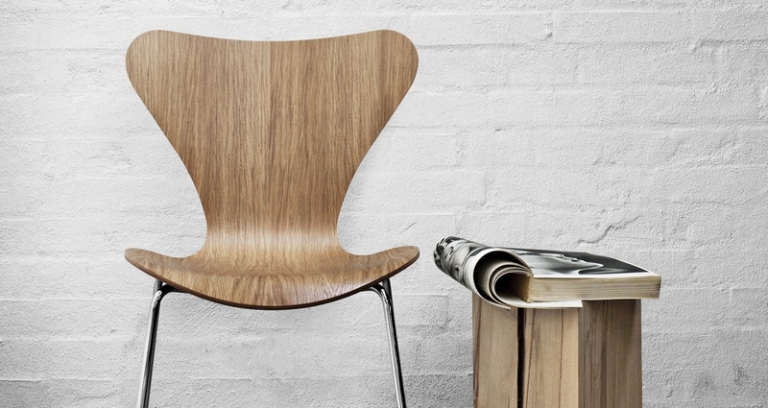 déco nordique chaise-design-fourmi-bois-table-tronc-arbre
