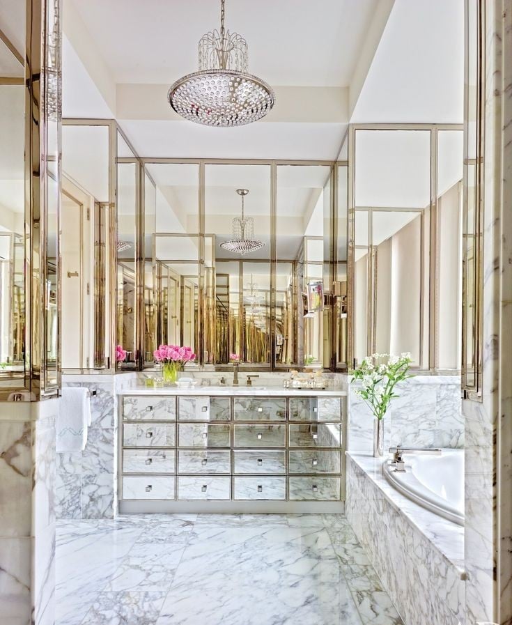 déco-salle-bain-romantique-de-luxe-marbre-miroirs