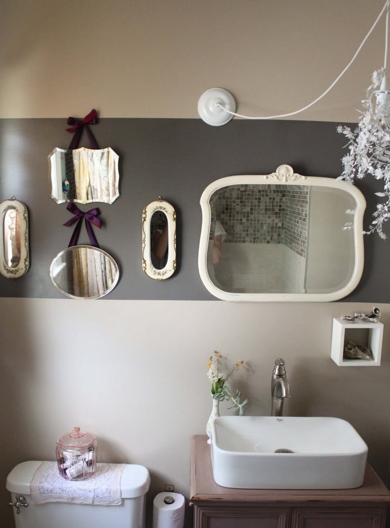 déco-salle-bain-romantique-miroirs-anciens-formes-dépareillées