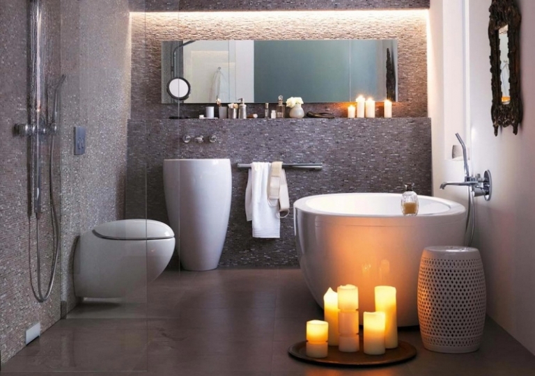 déco-salle-bain-romantique-sanitaire-design-ovoide-mosaique-murale