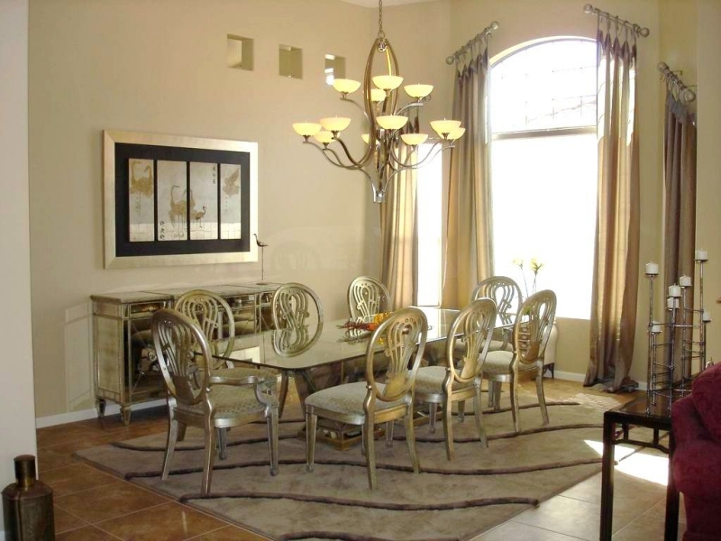 déco salle à manger beige-doré-table-rectangulaire-chaises-bois-doré