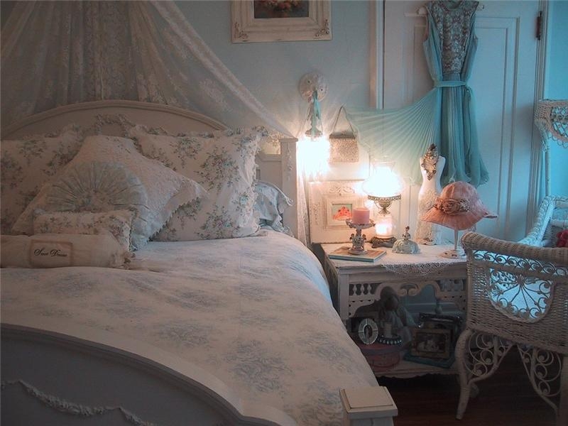 décoration-vintage-chambre-meubles-bois-blanc-assortis