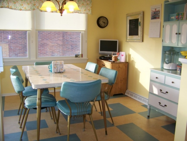 décoration vintage cuisine-mobilier-jaune-moutarde-bleu-ciel