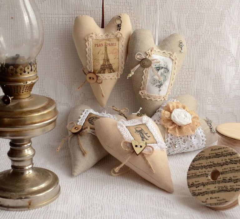 décoration-vintage-lampe-huile-couers-tissu-beige-décoratifs