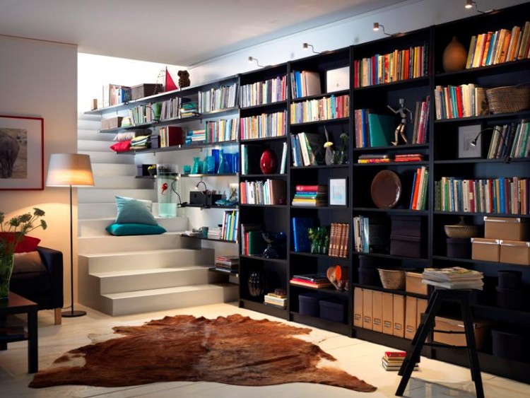 escalier bibliothèque blanc-droit-meuble-bibliotheque-noir