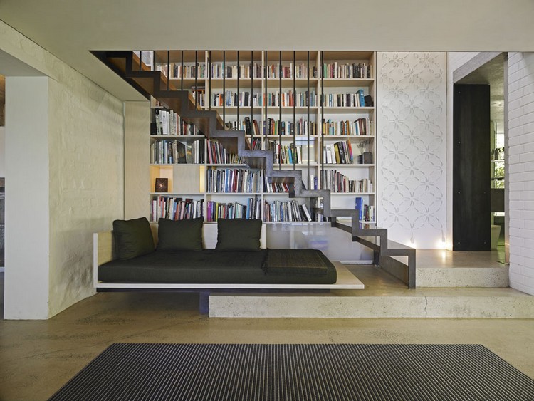 escalier bibliothèque murale-escalier-droit-moderne-salon
