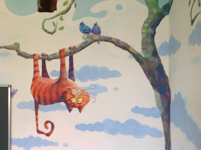 fresque-murale-chambre-enfant-chat-branche-oiseaux-bleus