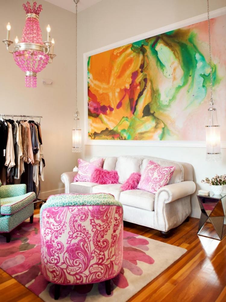 fresque-murale-design-aqurelle-jaune-vert-rose-salon-canape-blanc-ottoman-arabesques-rose peinture aquarelle