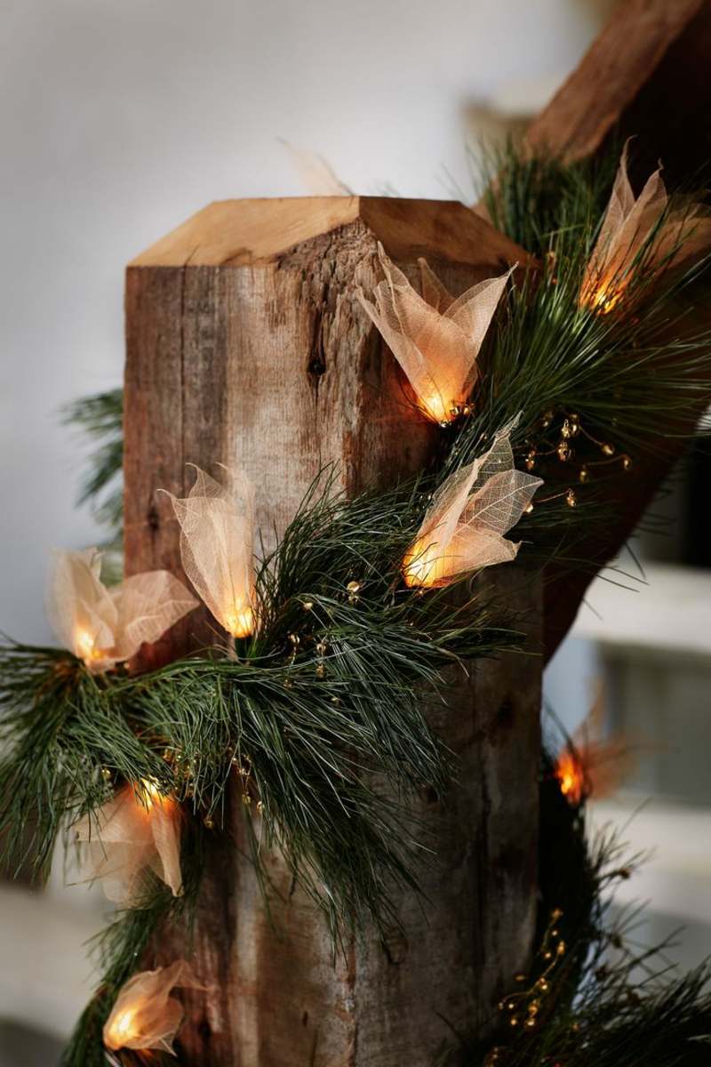 guirlande lumineuse Noël branches-conifres-feuilles-delicates-deco-romantique