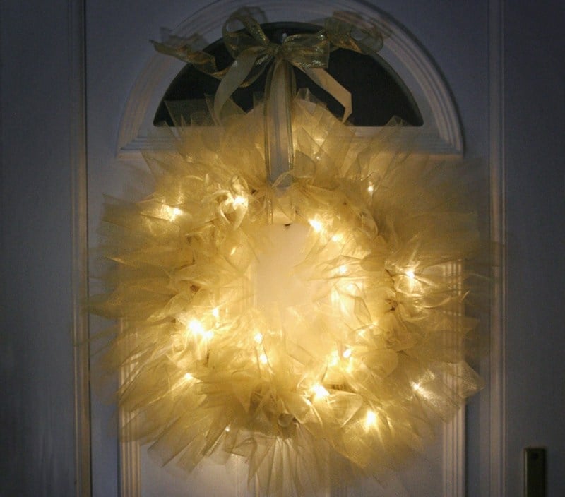 guirlande lumineuse Noël couronne-porte-noeufs-tulle-guirlande-lumineuse