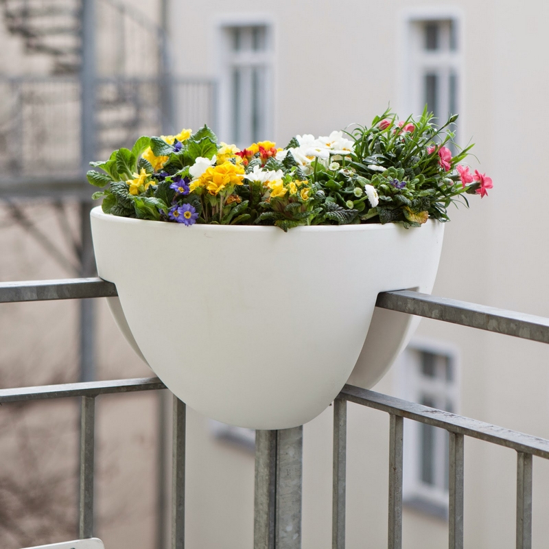 jardinière-balcon-angle-design-originale-peu-encombrant