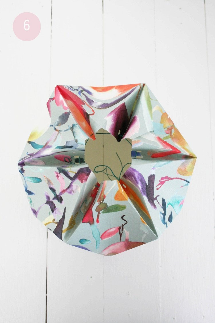 lampe-papier-origami-multicolore-conception-artisanale