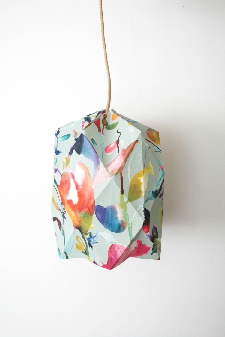 lampe papier origami-multicolore-suspendue-plafond