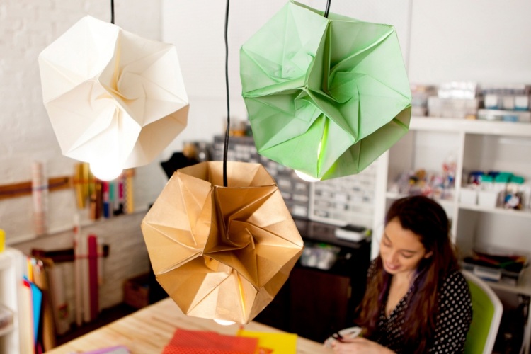 lampe-papier-origami-trois-pièces-colorées-suspension