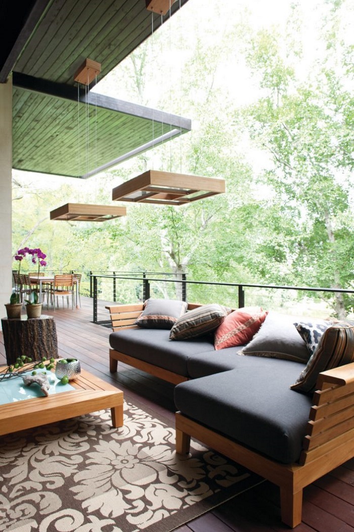 lampe-suspension-bois-forme-carré-terrasse-couverte