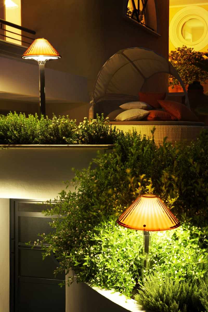 luminaire-exterieur-design-borne-jardin-design-lampe-table-I-DEA-goccia