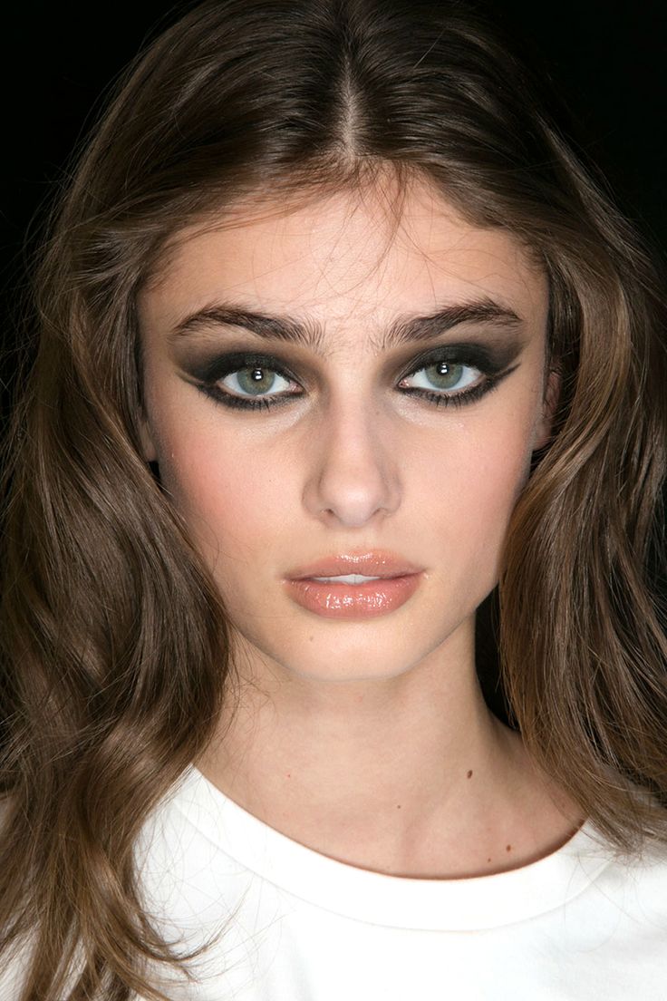 maquillage de soirée 2015-baume-levres-brillant-fard-paupieres-noir