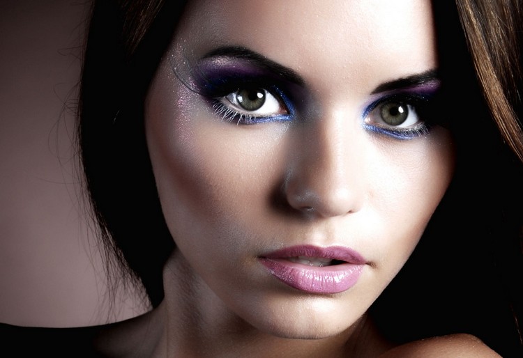 maquillage de soirée 2015-party-fard-paupieres-bleu-lilas-paillete-rouge-levres-rose