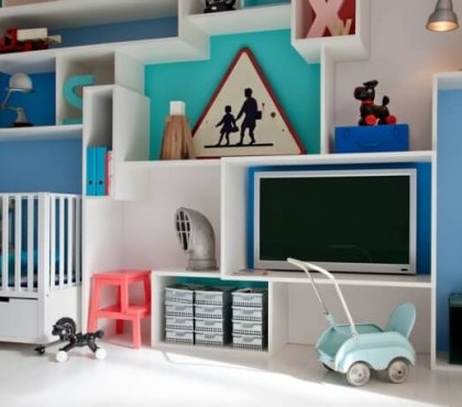 meuble-rangement-enfant-étagères-murales-plusieurs-compartiments