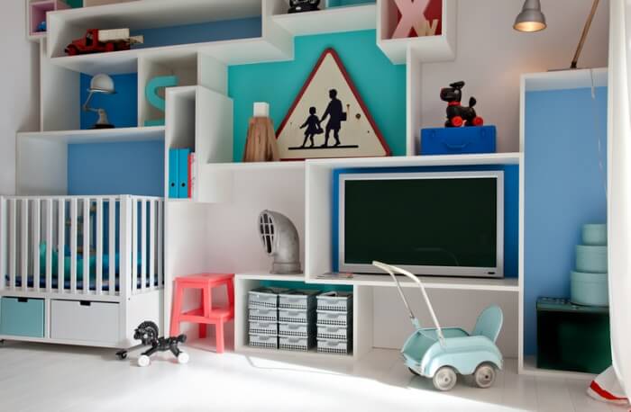 meuble-rangement-enfant-étagères-murales-plusieurs-compartiments