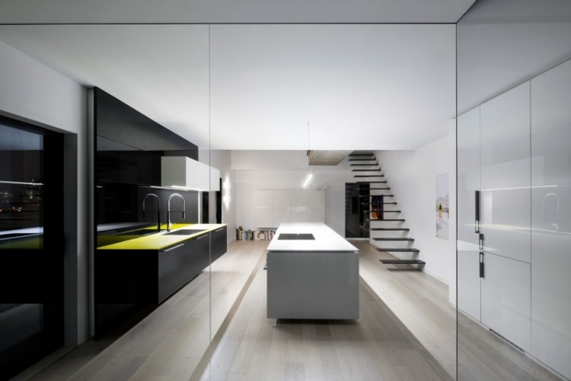 meubles-blancs-noirs-cuisine-style-minimaliste-appartement-Habitat-67