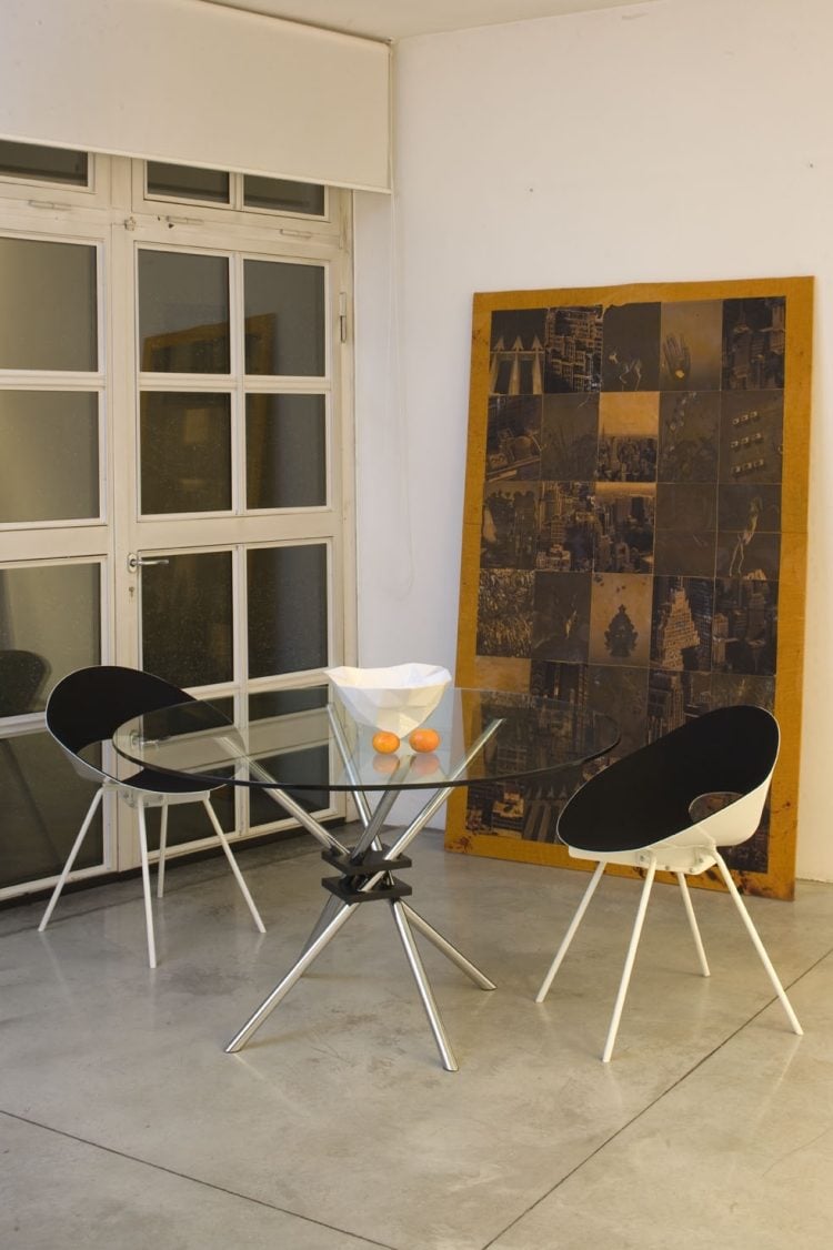 meubles-design-italien-chaises-acier-KD04-table-ronde-verre-pieds-torsadés