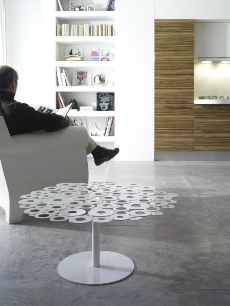 meubles design italien -table basse blanche métallique dentelle