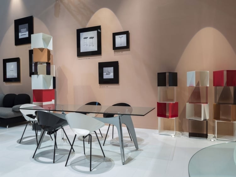 meubles-design-italien-table-manger-verre-chaises-métalliques-KD04