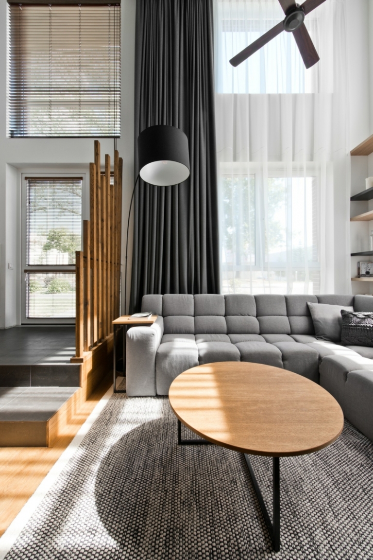 mobilier scandinave salon-plafond-double-hauteur-décor-taupe-loft