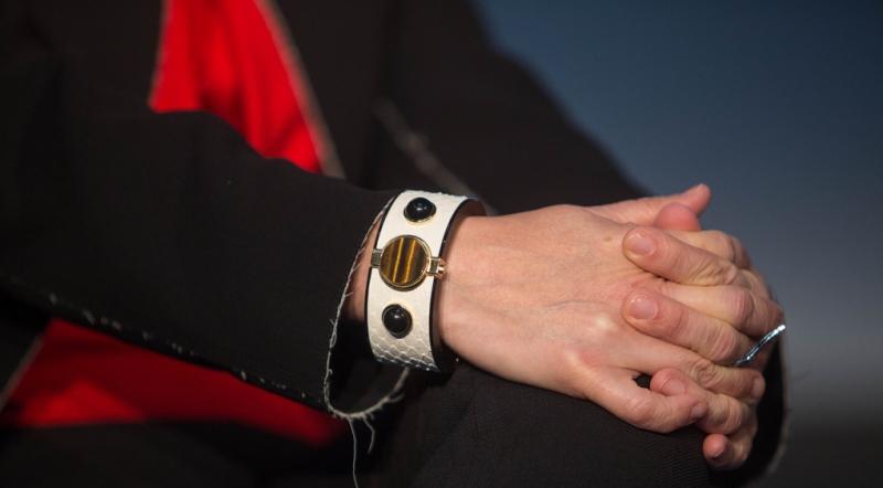 montres-connectées-bracelet-intelligent-design-blanc