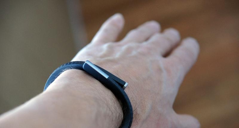montres-connectées-bracelet-intelligent-design-épuré