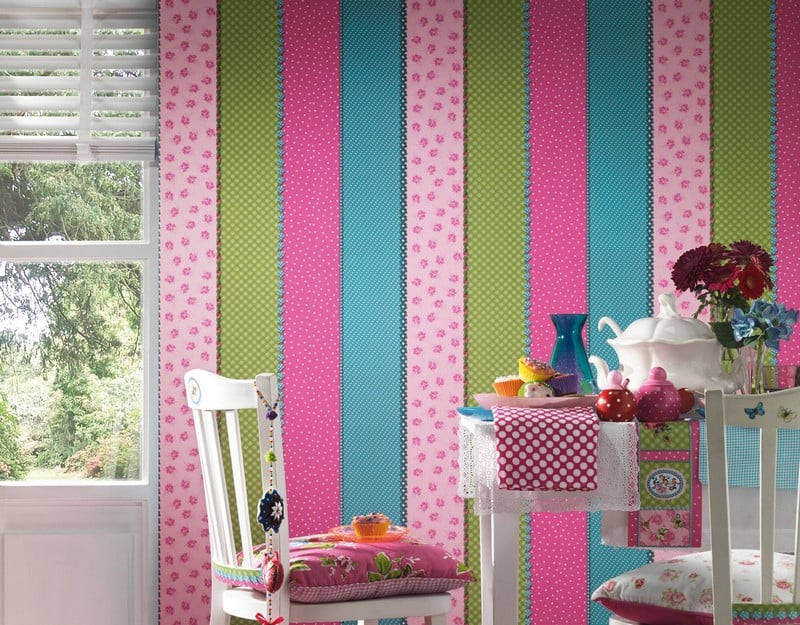 papier-peint-geometrique-rayures-verticales-couleurs-bonbon-chambre-petite-fille