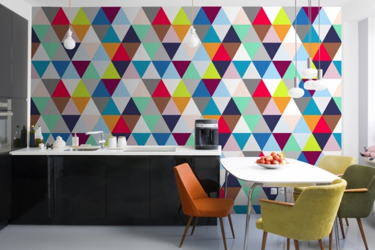 papier-peint-geometrique-triangles-multicolores-cuisine papier peint géométrique