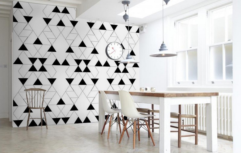 papier-peint-geometrique-triangles-vides-noirs-salle-manger-blanche papier peint géométrique