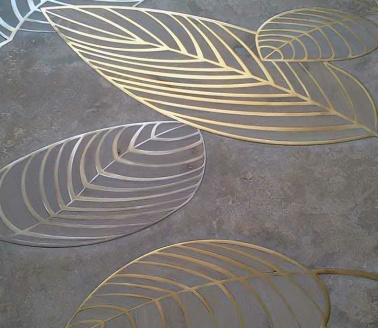 parquet-bois-massif-progenie-motif-feuilles-relief-filaments-metalliques parquet bois massif