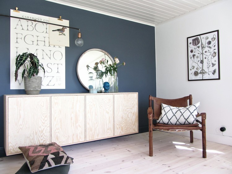 petit-espace-commode-bois-montage-mural-chaise-cuir-marron petit espace