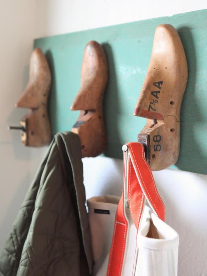 porte-manteau-mural-vintage-fabriquer-enciennes-moules-chaussures-bois