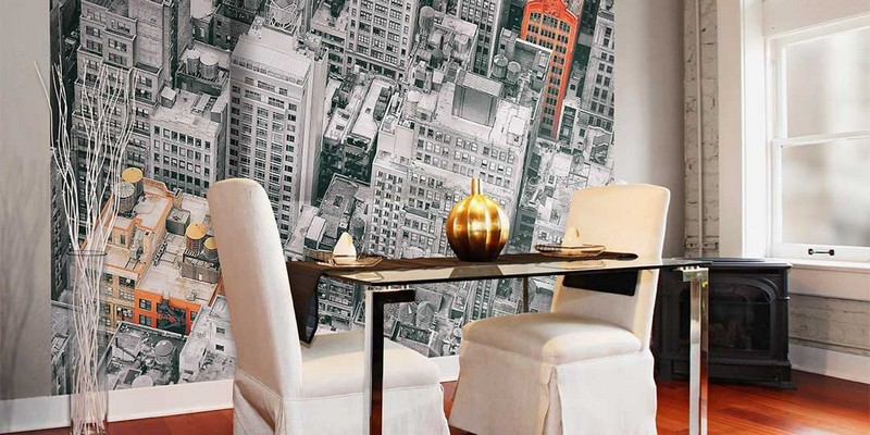 poster-mural-new-york-batiments-noir-blanc-salle-manger-chaises-blanches-table-metal