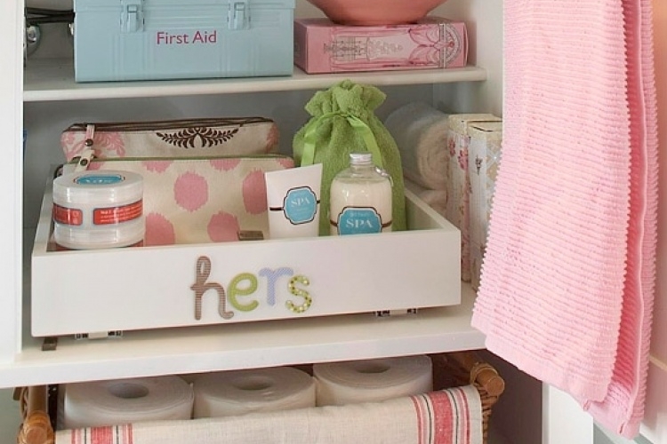 Rangement papier toilette indispensable dans les toilettes
