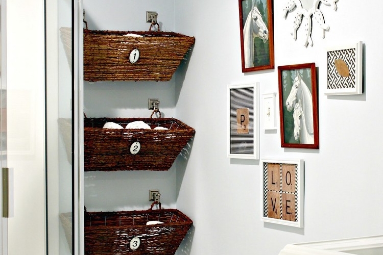 Rangement papier toilette indispensable dans les toilettes
