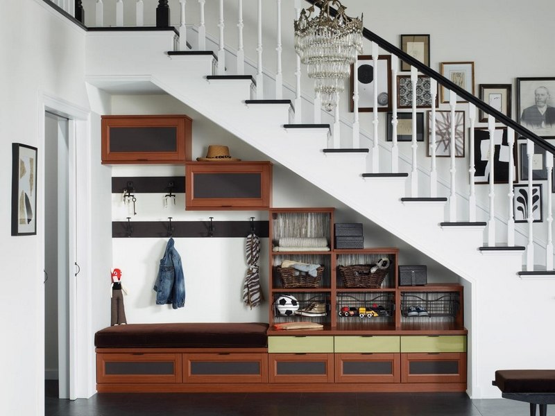 Rangement sous escalier et idées d'aménagement alternatif Amenagement inspiration Escalier